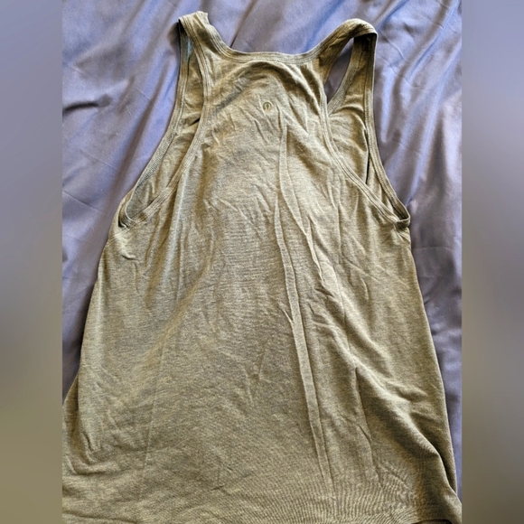 Lululemon tank size 6 - Picture 2 of 3